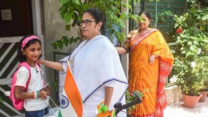 কন্যাশ্রী আর সবুজ সাথী প্রকল্পের জন্য কৃতজ্ঞতা, মালদা থেকে কালীঘাট ছুটে এল আট বছরের ছাত্রী