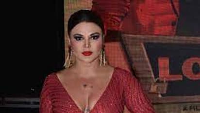 துபாயில் சொகுசு பங்களா கொடுத்து...கவர்ச்சியை குறைக்க சொன்ன காதலன்.. ஷாக்கான சர்ச்சை நடிகை!