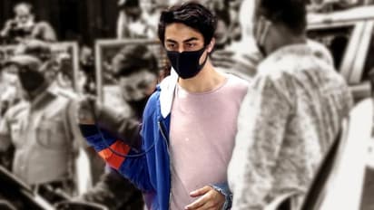 ड्रग्स केस में शाहरुख़ खान के बेटे आर्यन को मिली क्लीन चिट, जानिए आखिर क्यों NCB ने चार्जशीट में नहीं जोड़ा नाम?