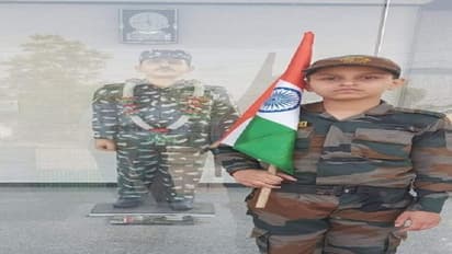 शहीदों को नमन करने शुरू की यात्रा, अभी तक 6 राज्य किए विजिट, अयोध्या राम मंदिर मेें दी वीरों के घऱ की मिट्टी