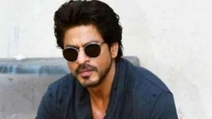 লক্ষীপুজোয় শাহরুখ লাভ, বলিউড বাদশার লাক্সারি লাইফ স্টাইল দেখে চোখ ধাঁধাচ্ছে সকলের