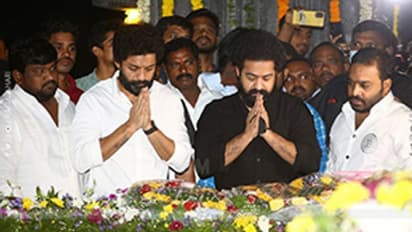 NTR Jayanthi:జూనియర్ ఎన్టీఆర్ ఎమోషనల్, సదామిమ్మల్ని స్మరించుకుంటూ.. తాతకు తారక్, కల్యాణ్ రామ్ నివాళి