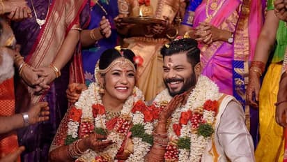 பாரதி கண்ணம்மா சீரியல் நடிகைக்கு பாடிபில்டர் உடன் திருமணம்! முத்தமழை பொழிந்த தம்பதிக்கு குவியும் வாழ்த்துக்கள்