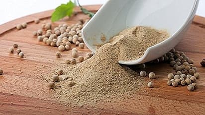 తెల్ల మిరియాల పొడి ఒక గ్లాస్ నీటిలో కలిపి తీసుకుంటే శరీరంలో ఎలాంటి మార్పులు జరుగుతాయో తెలుసా?