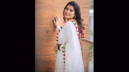 என்னது! விஜய் டிவியில் இருந்து விலகும் பிரியங்கா!  என்ன காரணம் தெரியுமா?