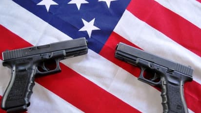 തോക്ക് നിയന്ത്രിക്കാനുള്ള പരിപാടികള് അമേരിക്കയില് തോല്ക്കുന്നത് ഇതു കൊണ്ടാണ്; ചരിത്രം, വര്ത്തമാനം.!