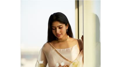 సౌత్ స్టార్ హీరోయిన్లకు షాక్ ఇచ్చిన సాయి పల్లవి, ఆ విషయంలో ఆమె టాప్..  