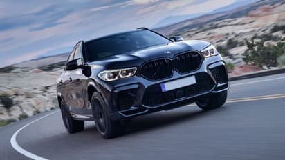 मां के निधन से उदास युवक ने 1.3 करोड़ रुपए की अपनी BMW X6 SUV कार को नदी में फेका, ये रही वजह 