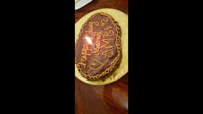 ಅಂಬರೀಶ್ 70ನೇ ಹುಟ್ಟುಹಬ್ಬ; ಕೇಕ್ ಕತ್ತರಿಸಿ ಭಾವುಕ ಸಾಲು ಬರೆದ ಪತ್ನಿ ಸುಮಲತಾ