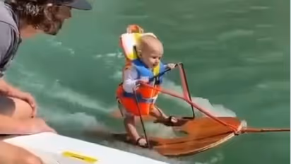 ಸಮುದ್ರದಲ್ಲಿ ಪುಟ್ಟ ಬಾಲಕನ ಏಕಾಂಗಿ ಸಾಹಸ: ವಿಡಿಯೋ ನೋಡಿ