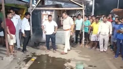 চোর বিশুর তাণ্ডব পাণিহাটিতে, তোলার টাকা না দেওয়ায় ব্যাপক বোমাবাজি রাতের অন্ধকারে