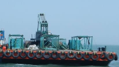 വിഴിഞ്ഞം തുറമുഖത്തുനിന്ന് ആദ്യമായി കൂറ്റൻ ക്രെയിൻ മാലി ദ്വീപിലേക്ക്, ഒരുക്കങ്ങൾ പൂർത്തിയായി