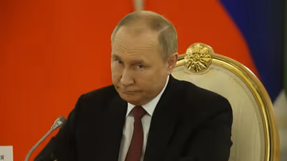 ആരോഗ്യസ്ഥിതി ആരും പുറത്തറിയരുത്; പുടിന്റെ മലവും മൂത്രവും ശേഖരിക്കാൻ പ്രത്യേക ഉദ്യോഗസ്ഥനുണ്ടെന്ന് റിപ്പോർട്ട്