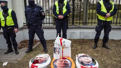 पुतिन के साथ वॉशरूम भी साथ जाते हैं बॉडीगार्ड, पेशाब-पॉटी फ्लश नहीं करते, एक खास बैग में रखकर रूस भेज देते हैं