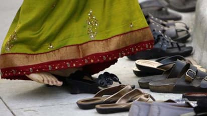 Shani Jayanti 2022: शनिवार को जूते-चप्पल चोरी होना क्यों मानते हैं शुभ? ये है इस मान्यता से जुड़ी खास बातें 