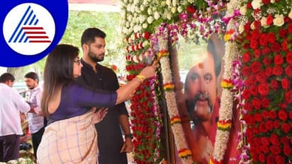 ಮಂಡ್ಯದ ಗಂಡು ಅಂಬರೀಶ್ ಅದ್ಧೂರಿ 70ನೇ ಜನ್ಮದಿನ: ಸಮಾಧಿಗೆ ಪತ್ನಿ, ಪುತ್ರ ಪೂಜೆ!