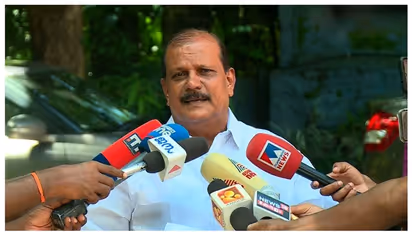 'ആളെ കൂട്ടി ജനത്തെ കൊലയ്ക്ക് കൊടുക്കുന്നു'; നവകേരള സദസ് അടിയന്തരമായി നിര്‍ത്തിവയ്ക്കണമെന്ന് പിസി ജോര്‍ജ്
