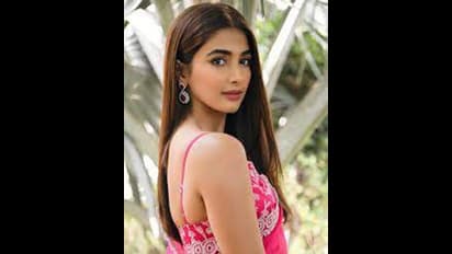 రష్మిక మందన్న సినిమాలో పూజా హెగ్దే స్పెషల్ సాంగ్.! ఒప్పేసుకున్నట్టేనా?