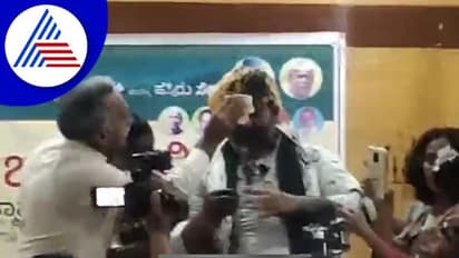 ರಾಕೇಶ್ ಟಿಕಾಯತ್ಗೆ ಮಸಿ ಬಳಿದ ಭರತ್ ಶೆಟ್ಟಿ: ವಶಕ್ಕೆ ಪಡೆದ ಪೊಲೀಸರು