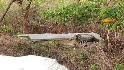 गृह प्रवेश के लिए जा रहा परिवार हुआ दुर्घटना का शिकार, महिला की मौत के बाद अन्य लोगों का हुआ ऐसा हाल