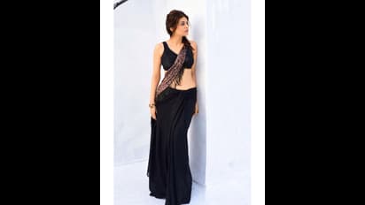 సోయగాలపై కొంగు ఉన్నా లేనట్లే.. బ్లాక్ శారీలో టాప్ టూ బాటమ్ పరువాల మోతే, స్టన్నింగ్ శ్రద్దా దాస్  