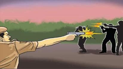 கோவையில் தொடரும் கொலை..! ரவுடிகளை சுட்டுப்பிடித்த போலீஸ்- பயத்தில் சரண் அடைந்த முக்கிய குற்றவாளி