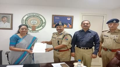 రైల్వేస్టేషన్లలో మహిళల భద్రతకు పటిష్టచర్యలు: ఏపీ మహిళా కమిషన్ కు రైల్వే డిఐజి నివేదిక