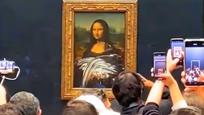 Cake attack on 'Mona Lisa' at the Louvre in Paris