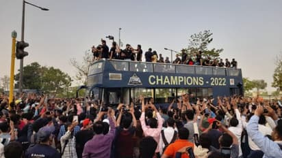 IPL 2022 : കന്നിയങ്കത്തിലെ കിരീടം; ആരാധകര്ക്കൊപ്പം ഗുജറാത്ത് ടൈറ്റന്സിന്റെ ആറാട്ട്- വീഡിയോ