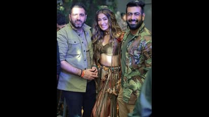 பிறந்தநாள் விழாவில் காட்டு வாசியாக  மாறிய ராய் லட்சுமி ...