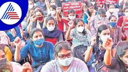 PSI Recruitment ಮರು ಪರೀಕ್ಷೆ ವಿರೋಧಿಸಿ ಅಭ್ಯರ್ಥಿಗಳ ಪ್ರತಿಭಟನೆ 