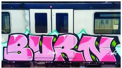 'ബേൺ, ഫസ്റ്റ് ഹിറ്റ് ഇൻ കൊച്ചി', ഗ്രാഫിറ്റിക്ക് പിന്നിൽ രണ്ട് പേർ, ചിത്രം സിസിടിവിയിൽ