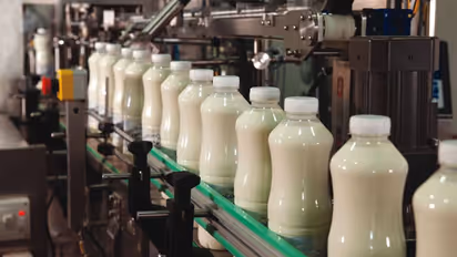 ஷாக்கிங் நியூஸ்.. தமிழகத்தில் பால் விலை இன்று முதல் லிட்டருக்கு ரூ.4 வரை உயர்வு..!