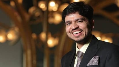 पढ़ाई के दौरान चली गई आंखों की रोशनी, प्री में मां ने तो मेंस में दोस्त ने लिखी आंसरशीट, UPSC में 7वीं रैंक