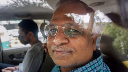 ಇ.ಡಿ. ವಶದಲ್ಲಿರುವ ಸಚಿವ ಜೈನ್ ಮುಖಕ್ಕೆ ಗಾಯ, ಚಿಕಿತ್ಸೆ