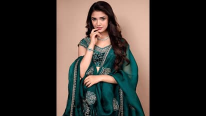 లెహంగా చోళీలో మెస్మరైజ్ చేస్తున్న ‘బేబమ్మ’.. మత్తు చూపులతో హార్ట్ బీట్ పెంచేస్తున్న కృతి శెట్టి..