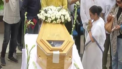 পরিচালক তরুণ মজুমদারের প্রয়াণে শোকবার্তা মুখ্যমন্ত্রী মমতা বন্দ্যোপাধ্যায়ের