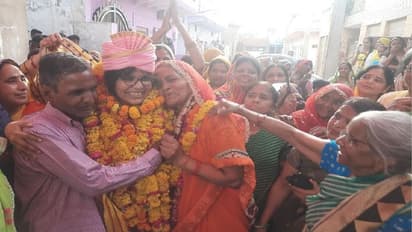 माता पिता के संघर्ष से लिखी बेटी ने सफलता की इबारत, अब जरूरतमंदों की करेंगी मदद