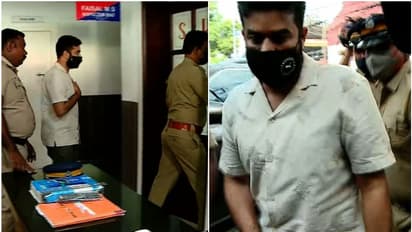 Vijay Babu : വിജയ് ബാബു പൊലീസ് സ്റ്റേഷനിൽ ഹാജരായി; ചോദ്യം ചെയ്യല്‍ രണ്ടാം ദിവസം