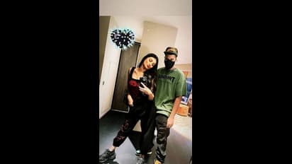 காதலன் சாந்தனு ஹசாரிகாவுடன் மிரர் செல்ஃபியை பகிர்ந்த ஸ்ருதி ஹாசன் !