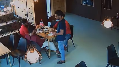 ഭക്ഷ്യവിഷബാധയേറ്റെന്ന് ആരോപിച്ച് ഹോട്ടലിൽ കയറി പണം ആവശ്യപ്പെട്ടു; അഞ്ച് പേർ കസ്റ്റഡിയിൽ