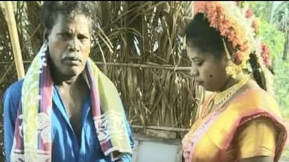 అందంగా ముస్తాబై పెళ్లిదుస్తుల్లో ఫించన్ల పంపిణీ... నెల్లూరు వాలంటీర్ పనికి నెటిజన్లు ఫిదా..!