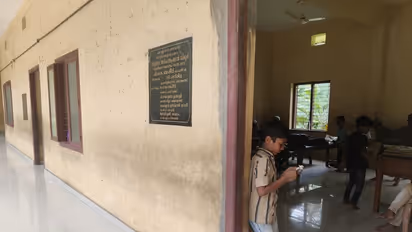 കോടതി ഉത്തരവ് കൈയില്‍ കിട്ടിയില്ലെന്ന് വിദ്യാഭ്യാസ വകുപ്പ്; ഉച്ചക്കഞ്ഞി നിഷേധിക്കപ്പെട്ട് കുരുന്നുകള്‍ 