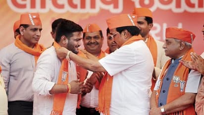 'কংগ্রেস নেতারা শুধু মোবাইলে মুখ গুজে সময় কাটান', মানুষের স্বার্থে কাজ করতেই বিজেপি তে যোগ, বললেন হার্দিক