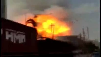 குஜராத் இரசாயண ஆலையில் பயங்கர விபத்து... கொளுந்து விட்டு எரியும் ஆலை..!