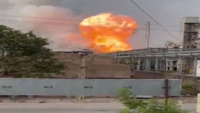 fire accident : గుజరాత్‌లోని వడోదరలో భారీ పేలుడు.. దీపక్ నైట్రేట్ కంపెనీలో చెలరేగిన మంటలు
