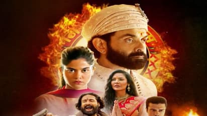 Aashram 3 Review:'आश्रम 3'में भी इंटीमेट सीन्स की भरमार, 'बाबा निराला'के दर्शन करने के बाद हुआ कुछ ऐसा हाल