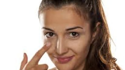 కంటి కింద డార్క్ సర్కిల్స్... పూర్తిగా తొలగించే చిట్కాలు ఇవే..!