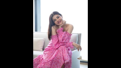 జబ్బల గౌన్‌లో కాజల్‌ నయా అందాల విందు.. ఎంత క్యూట్‌ పోజులిచ్చినా హాట్‌నెస్‌ మాత్రం తగ్గలా..