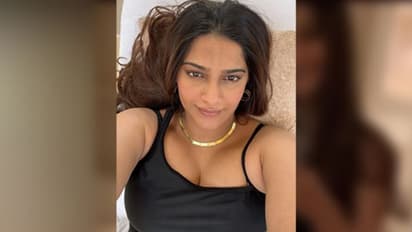   Sonam Kapoor ಅವರ ನೋಮೇಕಪ್‌ ಬೇಬಿ ಬಂಪ್‌ ಫೋಟೋಗೆ ನೆಟಿಜನ್ಸ್‌ನಿಂದ ತೀವ್ರ ಕಾಮೆಂಟ್‌